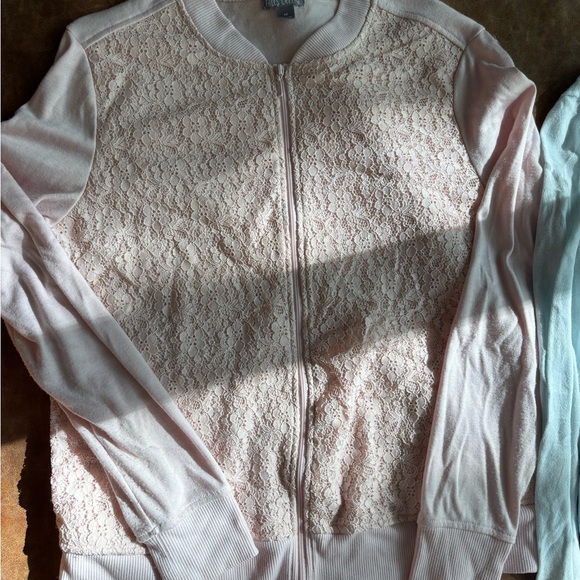 Sweater bundle - Picture 3 of 3